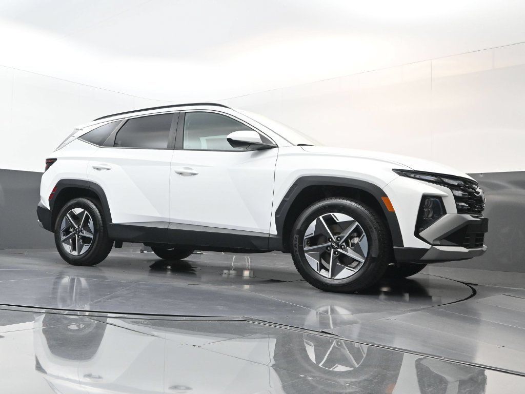 Certified 2025 Hyundai Tucson SEL AWD/4WD image 22