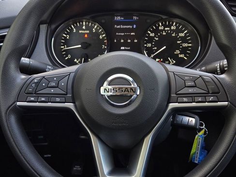 Used 2020 Nissan Rogue Sport S image 16