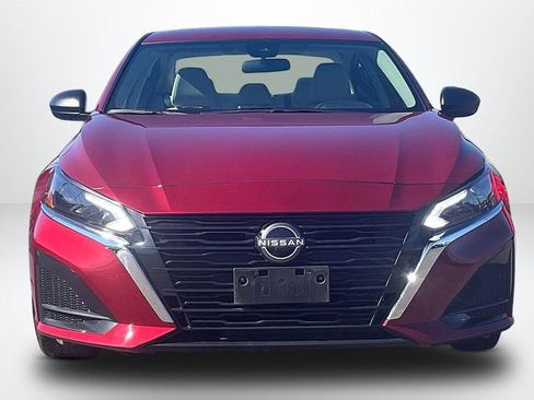 Used 2025 Nissan Altima 2.5 SV image 2