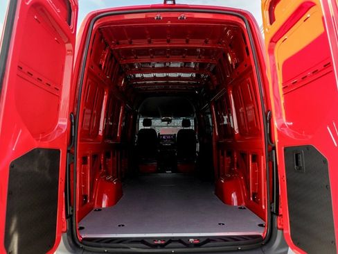 Used 2025 Mercedes-Benz Sprinter 2500 image 12