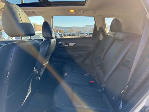 Used 2018 Nissan Rogue SL w/ Premium Package image 10