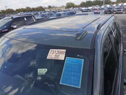 Used 2025 GMC Yukon AT4 w/ AT4 Premium Plus Package AWD/4WD image 5