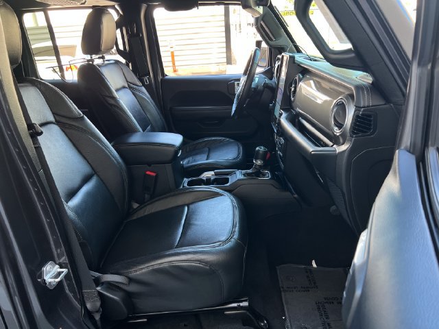 Used 2018 Jeep Wrangler Unlimited Sahara AWD/4WD image 37