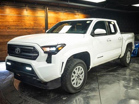 Used 2025 Toyota Tacoma SR5 AWD/4WD image 2