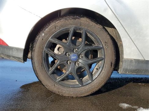Used 2016 Ford Focus SE w/ Equipment Group 201A image 5