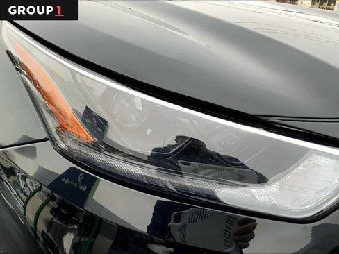 Used 2021 Toyota Highlander XLE AWD/4WD image 27