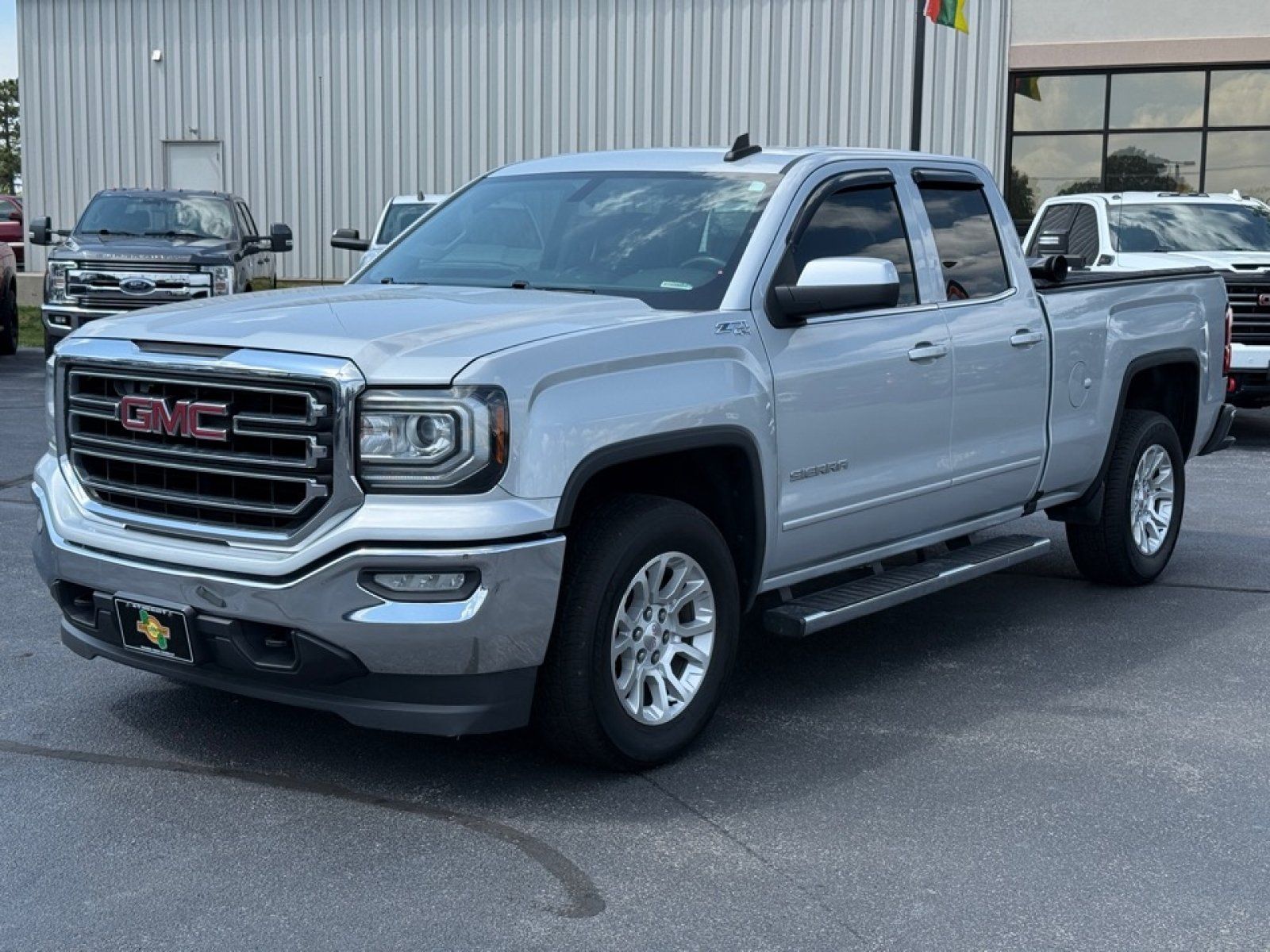 Used 2017 GMC Sierra 1500 SLE w/ Suspension Package, Off-Road AWD/4WD image 4