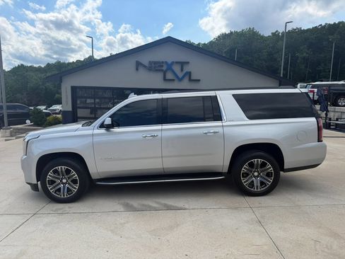 Used 2019 GMC Yukon XL SLT AWD/4WD image 6
