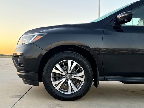 Used 2017 Nissan Pathfinder SL w/ SL Tech Package image 5