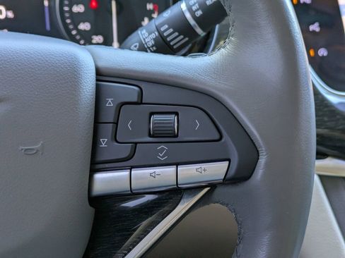 Used 2022 Cadillac XT6 Premium Luxury w/ Technology Package FWD image 29