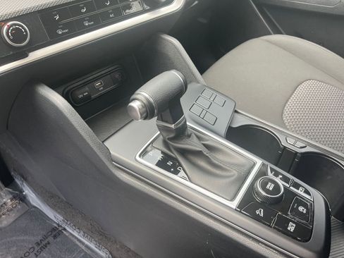 Used 2025 Kia Sportage LX FWD image 40