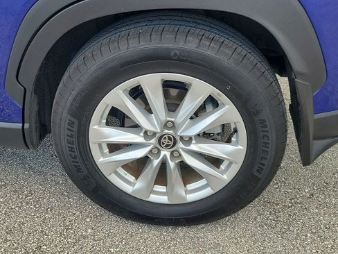 Used 2025 Toyota Corolla Cross LE w/ Moonroof Package FWD image 5
