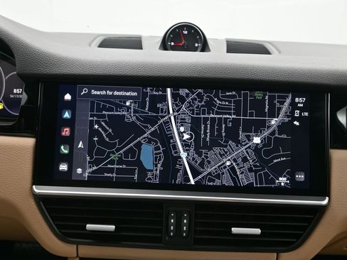 Certified 2023 Porsche Cayenne Platinum Edition image 24