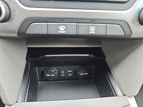 Used 2017 Hyundai Elantra SE image 16