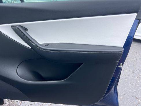 Used 2022 Tesla Model Y Long Range AWD/4WD image 18