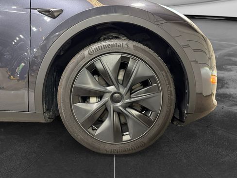 Used 2024 Tesla Model Y Long Range RWD image 37