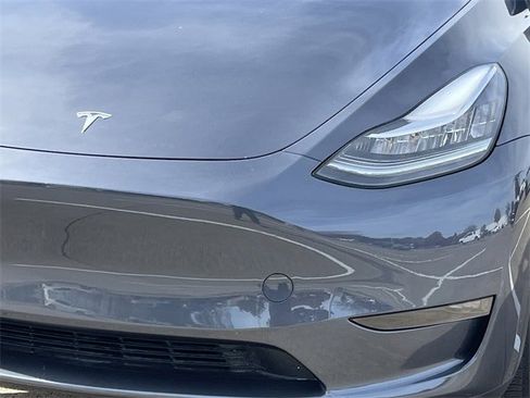 Used 2023 Tesla Model Y Long Range image 9