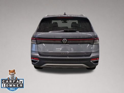 Used 2025 Volkswagen Taos SEL AWD/4WD image 5