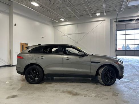 Used 2020 Jaguar F-PACE Premium image 5