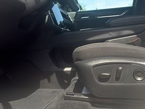 Used 2025 GMC Acadia Elevation FWD image 13