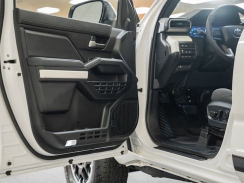 Used 2024 Toyota Tacoma TRD Off-Road image 47