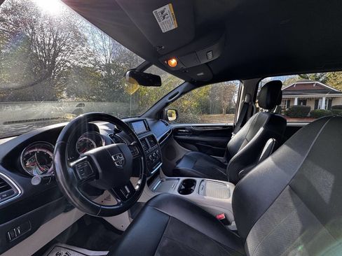 Used 2020 Dodge Grand Caravan SXT image 11