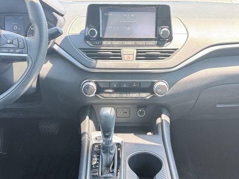 Used 2022 Nissan Altima 2.5 S FWD image 11