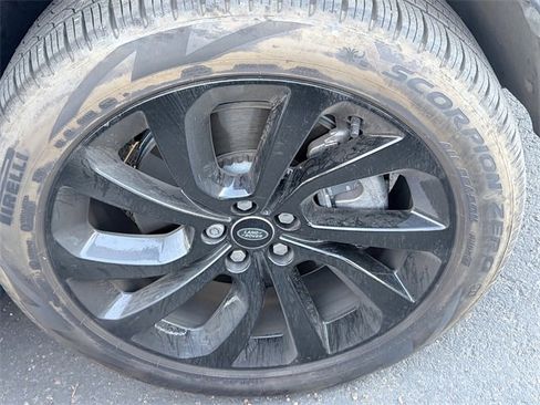 Used 2023 Land Rover Discovery Sport SE image 4