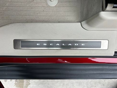 Used 2022 Cadillac Escalade Sport Platinum RWD image 19