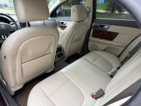 Used 2011 Jaguar XF Premium RWD image 16