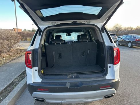 Used 2023 GMC Acadia SLT image 12