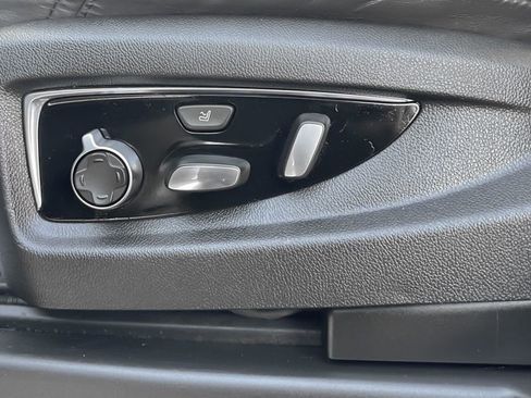 Used 2017 Cadillac Escalade ESV Platinum image 26