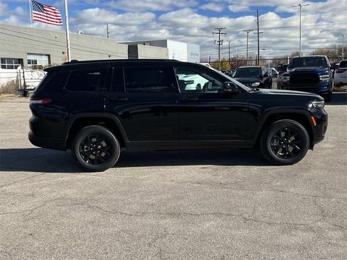 New 2025 Jeep Grand Cherokee L Altitude image 5