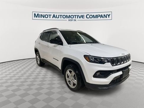 Used 2024 Jeep Compass Latitude image 2