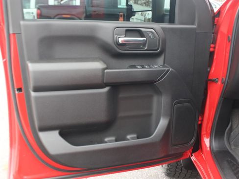 Used 2025 Chevrolet Silverado 2500 Custom w/ Custom Value Package image 18