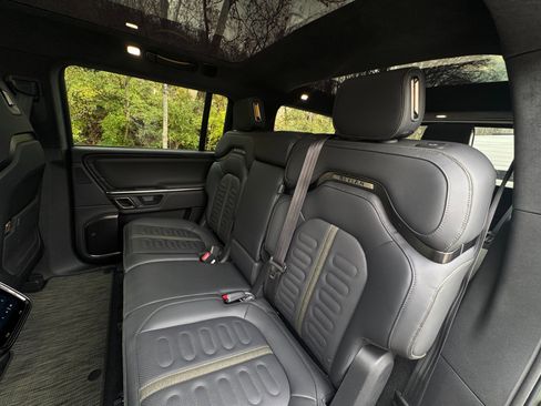 Used 2024 Rivian R1S Launch Edition image 45