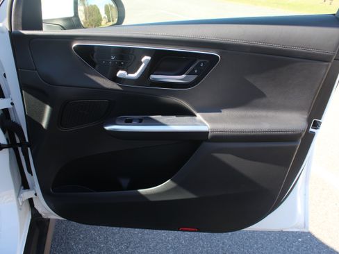 Used 2024 Mercedes-Benz GLC 300 4MATIC image 51