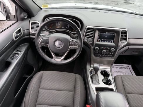 Used 2019 Jeep Grand Cherokee Laredo image 11