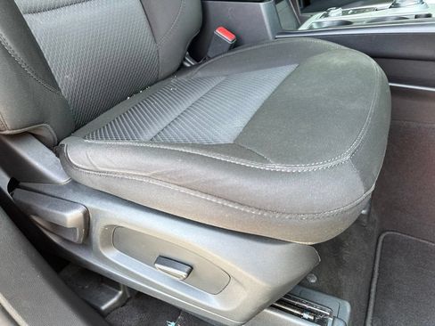 Used 2023 Ford Explorer XLT AWD/4WD image 18