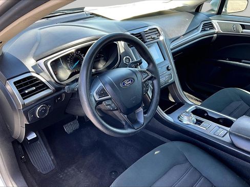 Used 2020 Ford Fusion SE FWD image 12