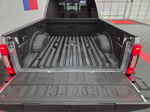 Used 2021 Ford F250 Platinum w/ FX4 Off-Road Package image 32