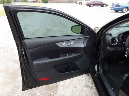 Used 2024 Kia Forte LXS w/ LXS Technology Package FWD image 10