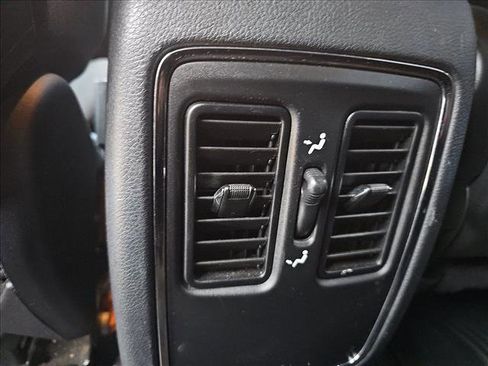 Used 2018 Jeep Grand Cherokee Laredo image 12