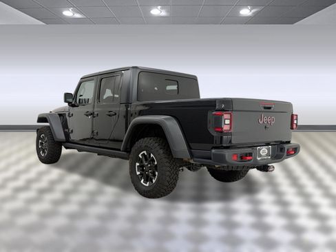 Used 2025 Jeep Gladiator Rubicon w/ Technology Group AWD/4WD image 3