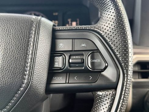 Used 2025 Toyota Tacoma SR5 AWD/4WD image 25