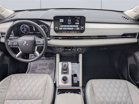 Used 2024 Mitsubishi Outlander SEL image 16