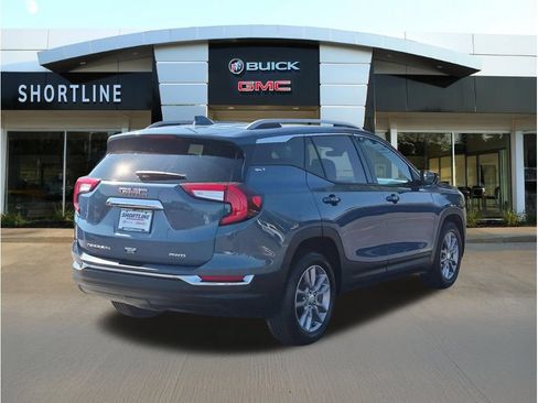 Used 2024 GMC Terrain SLT AWD/4WD image 3