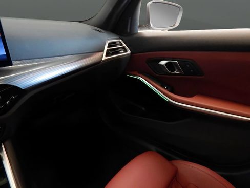 Used 2025 BMW 330i xDrive Sedan w/ M Sport Package image 20