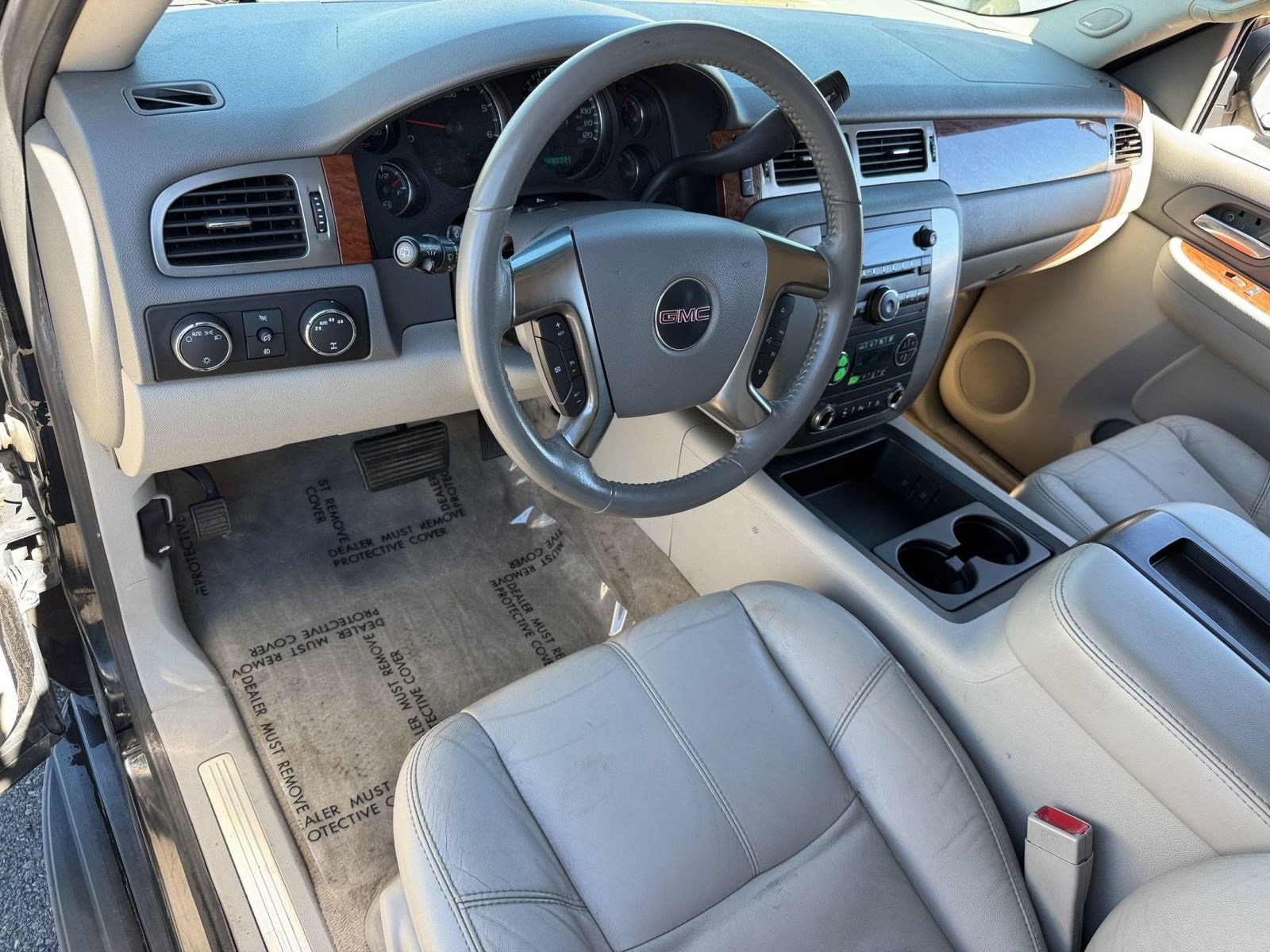 Used 2007 GMC Yukon SLT w/ SLT Preferred Equipment Group AWD/4WD image 4
