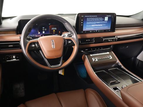 Used 2026 Lincoln Aviator Reserve AWD/4WD image 2